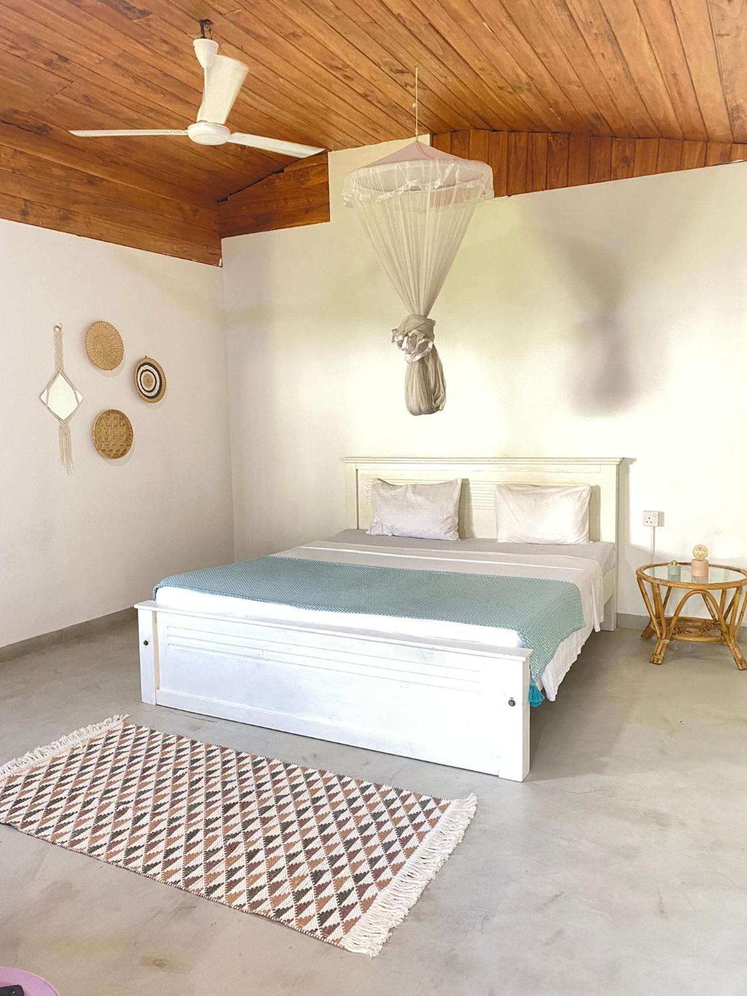 Together Beach House Midigama Exterior photo