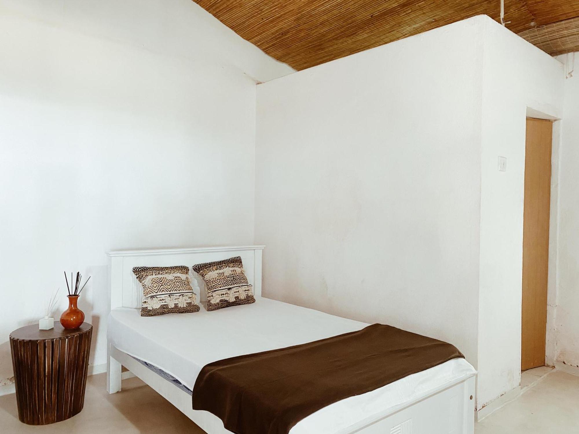 Together Beach House Midigama Exterior photo