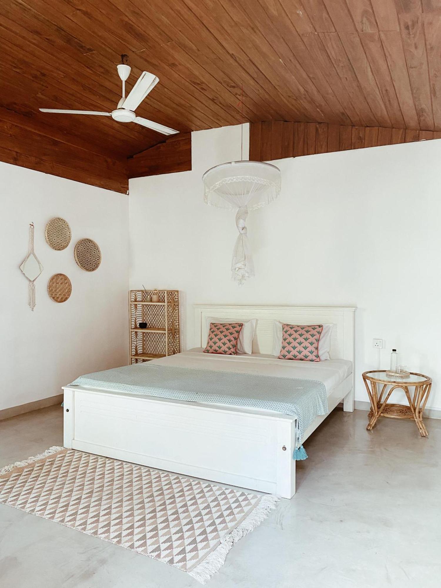 Together Beach House Midigama Exterior photo